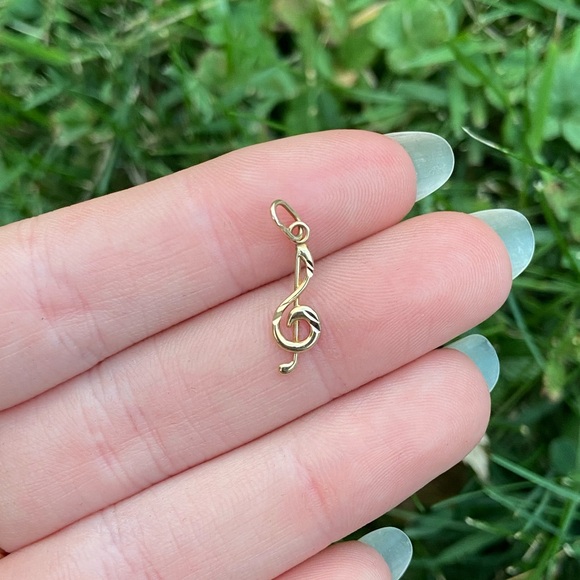 Estate Jewelry - 10k Gold Treble Clef Charm